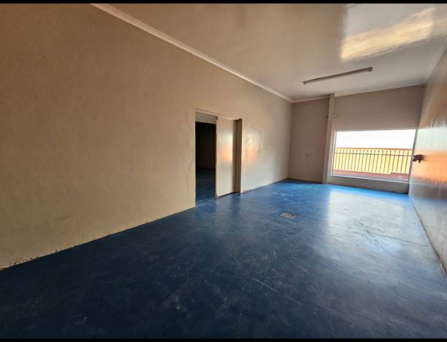 3,234M² WAREHOUSE FOR SALE IN COSMO BUSINESS PARK